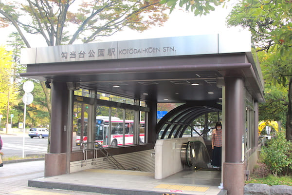 仙台市役所の最寄駅は勾当台公園駅