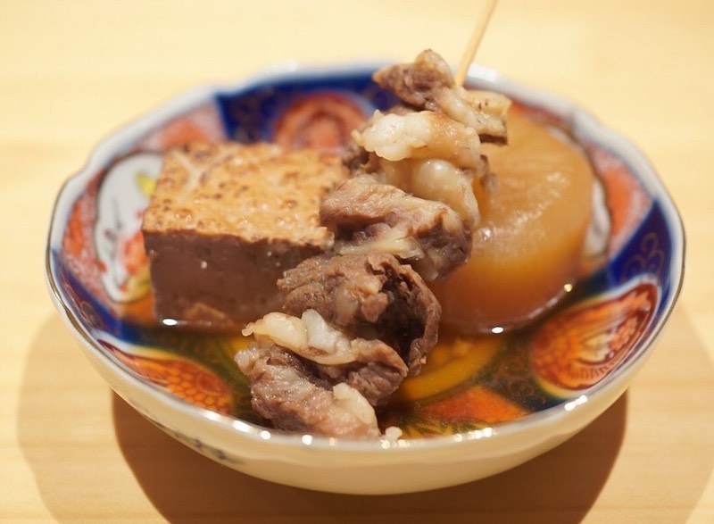 おでん慎太郎の人気メニューの大根と牛すじと焼き豆腐